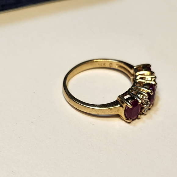 Beautiful 14 kt  Ruby and Diamond Ring - Picture 6 of 16